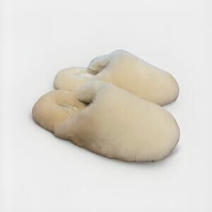 Patricia Green Women's Off White Lamb Shearling Slip On Slippers size US‎ 6